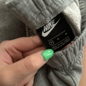 Medium grey nike sweatpants. Closet clean out!               Original price: $60